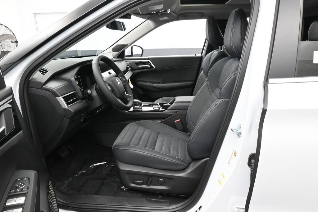 New 2026 Mitsubishi Outlander SE FWD image 11