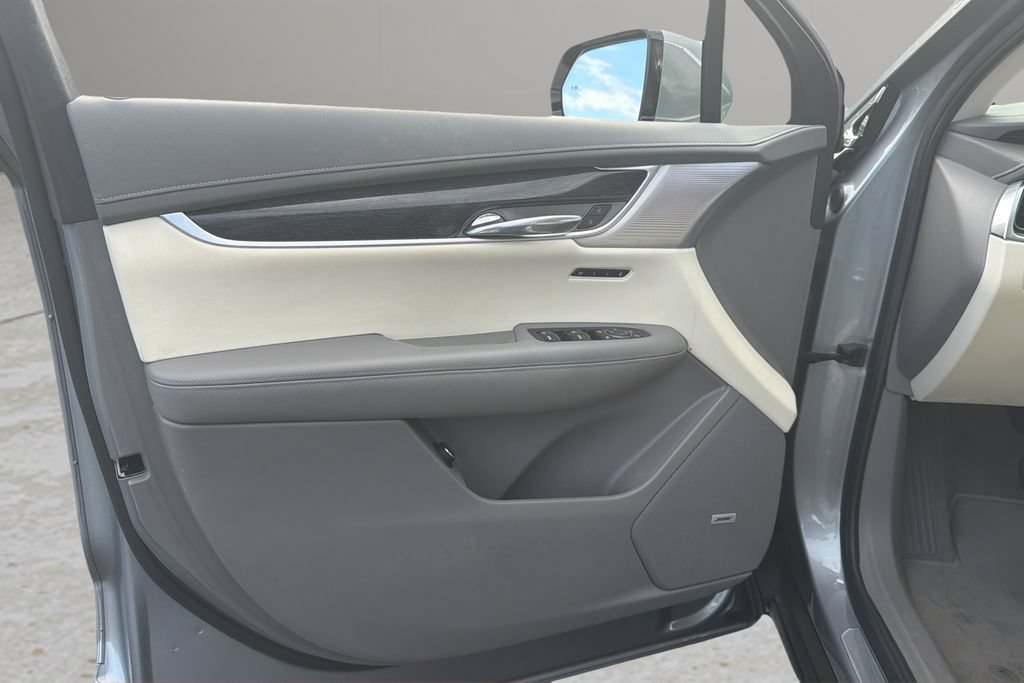 Certified 2024 Cadillac XT6 Premium Luxury w/ Technology Package FWD image 11