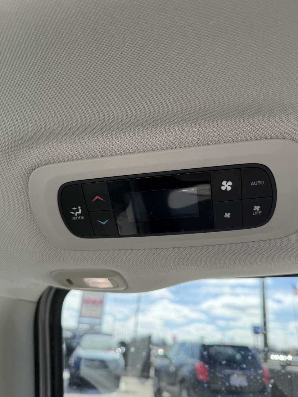 Used 2017 Chrysler Pacifica Platinum image 25