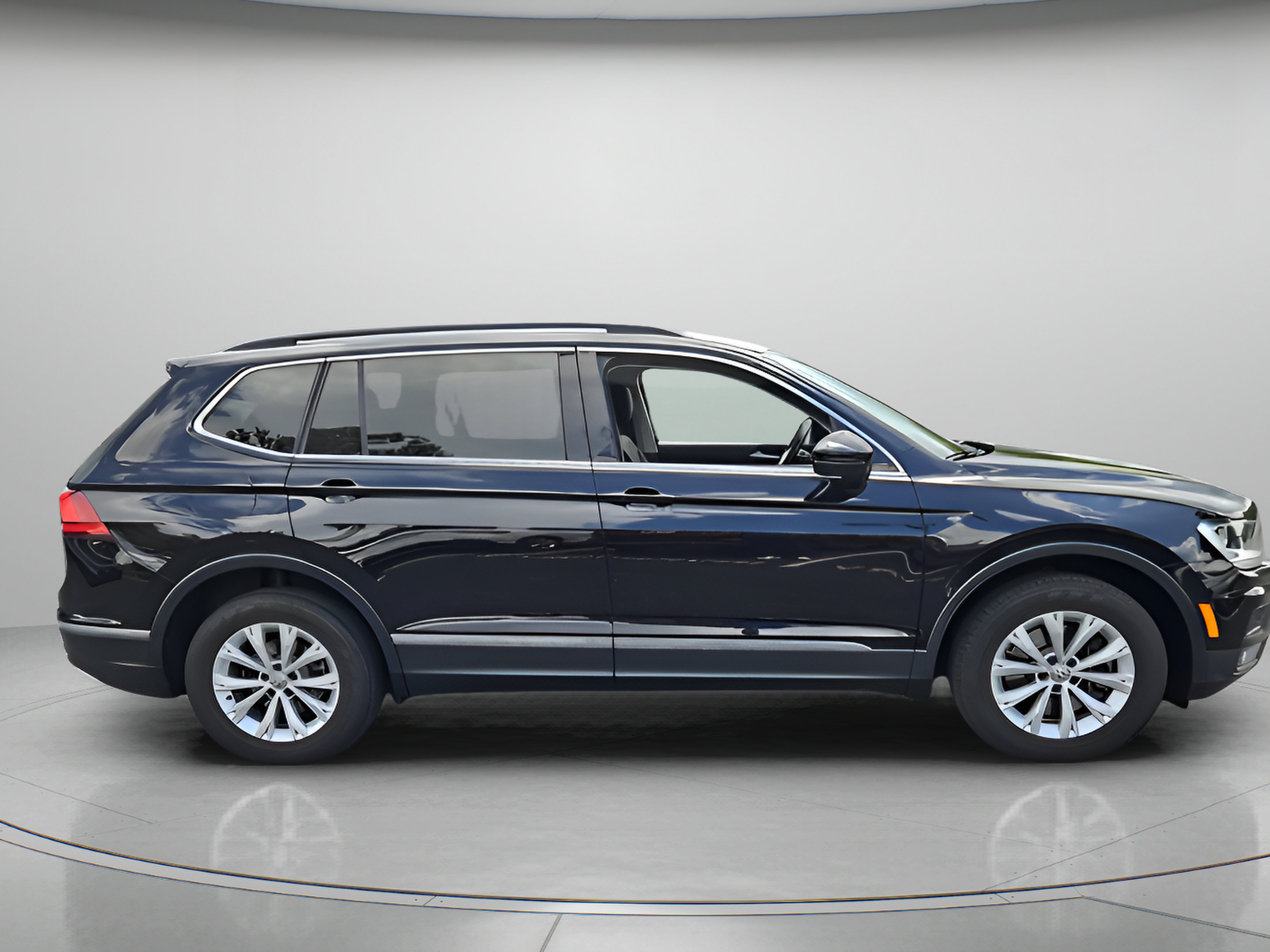 Used 2018 Volkswagen Tiguan S FWD image 6