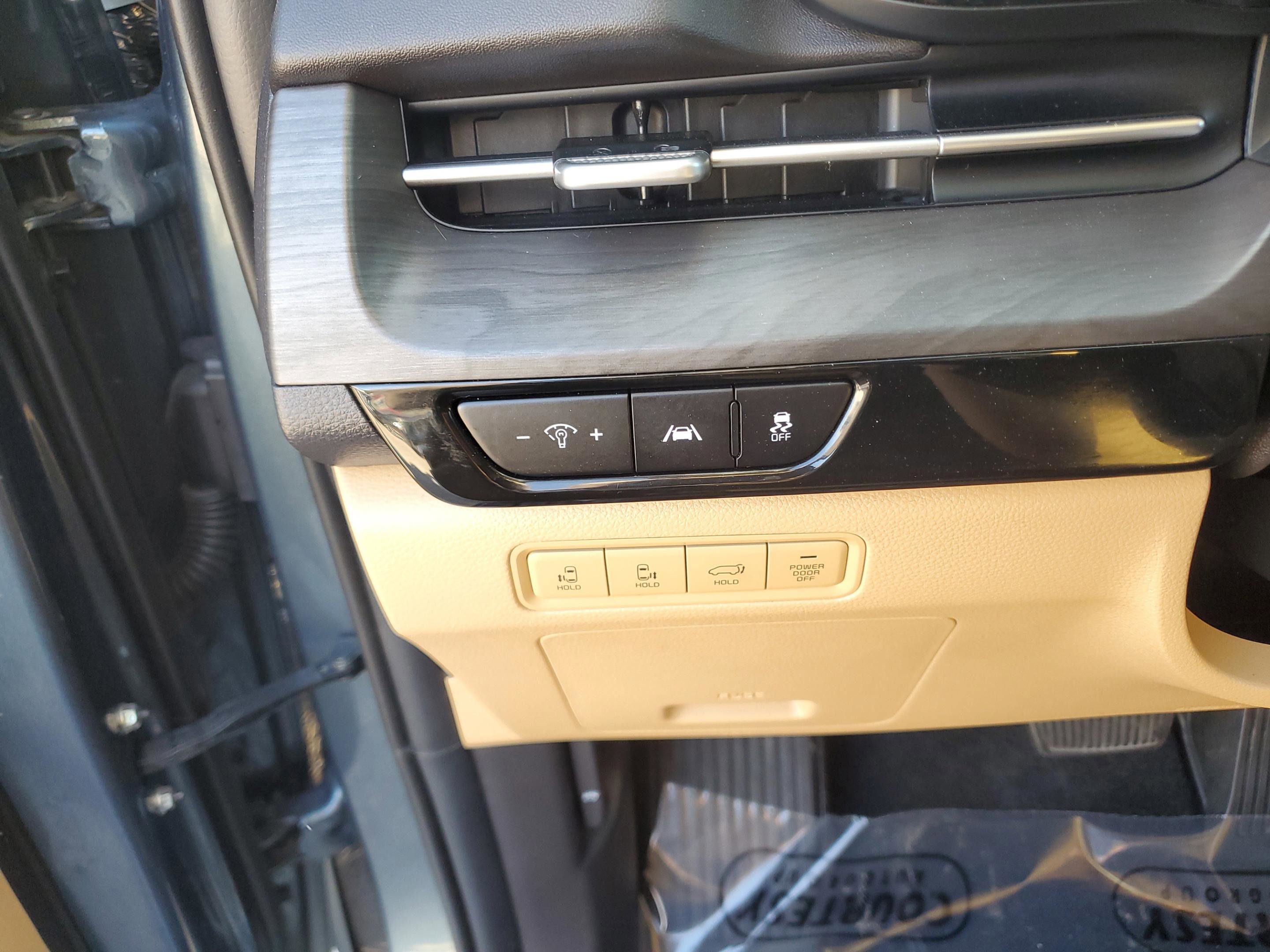 Certified 2023 Kia Carnival EX image 30