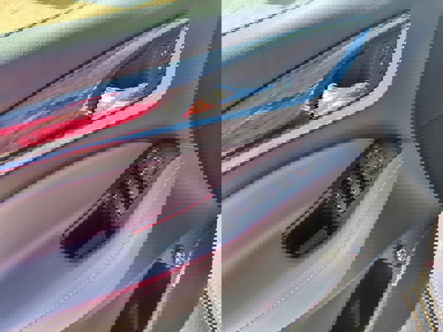 Used 2020 Buick Enclave Essence image 11