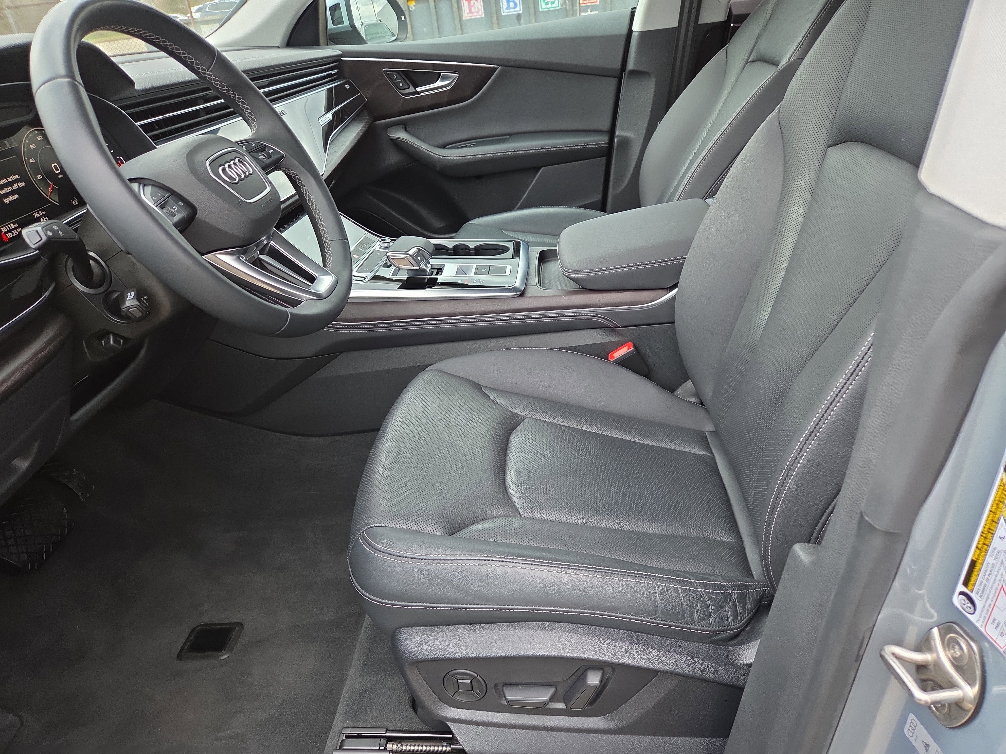 Used 2023 Audi Q8 Premium Plus w/ Premium Plus Package image 5