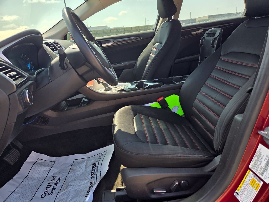 Used 2016 Ford Fusion SE w/ Equipment Group 201A FWD image 9