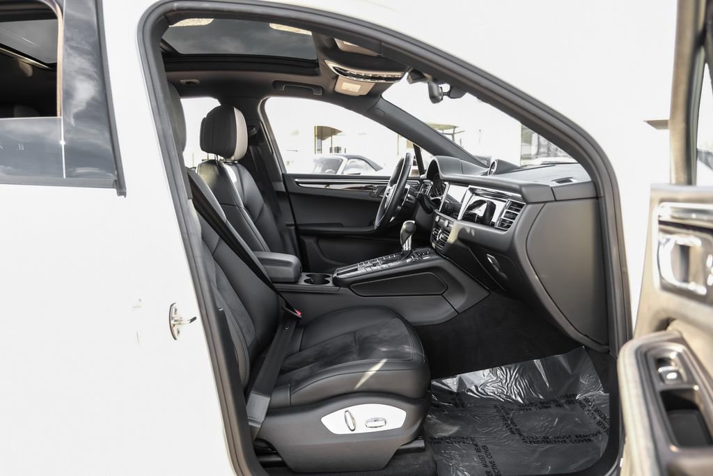Used 2020 Porsche Macan image 38