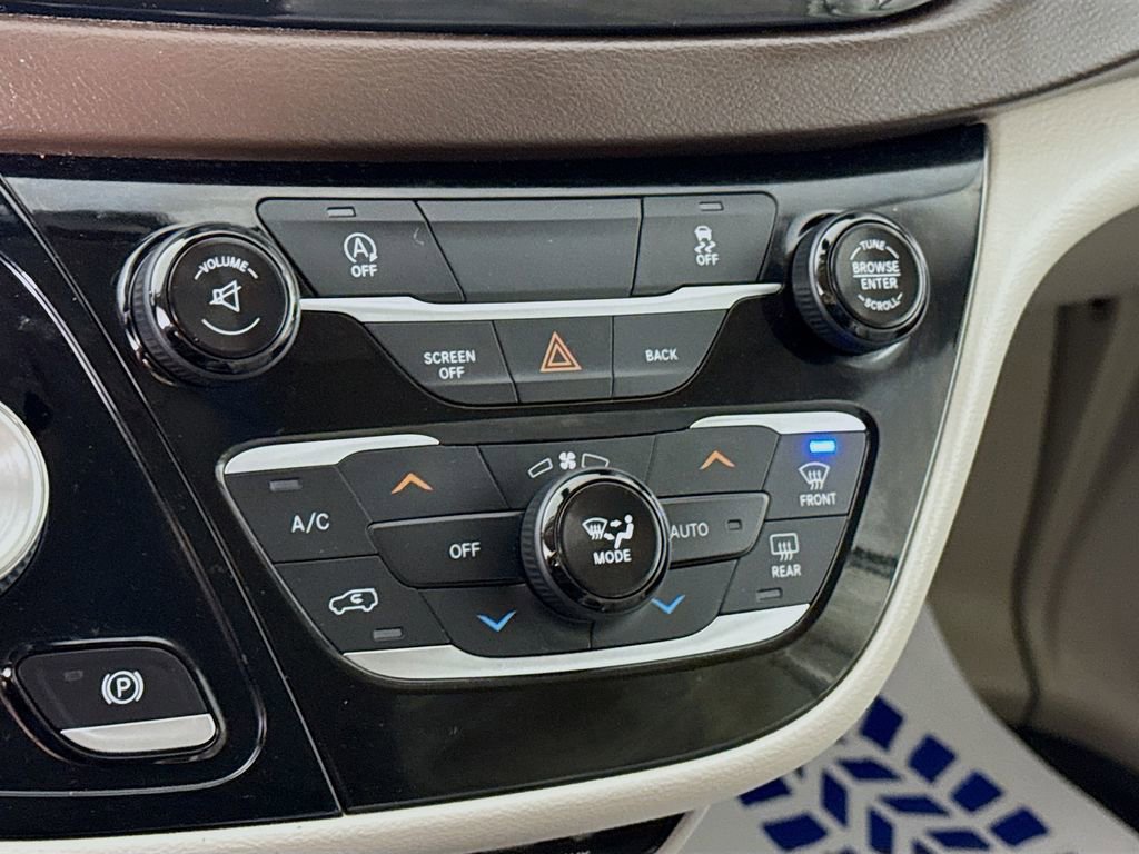 Used 2017 Chrysler Pacifica Touring Plus image 7