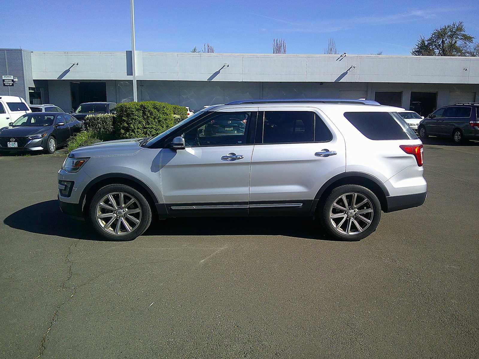 Used 2016 Ford Explorer Limited AWD/4WD image 2