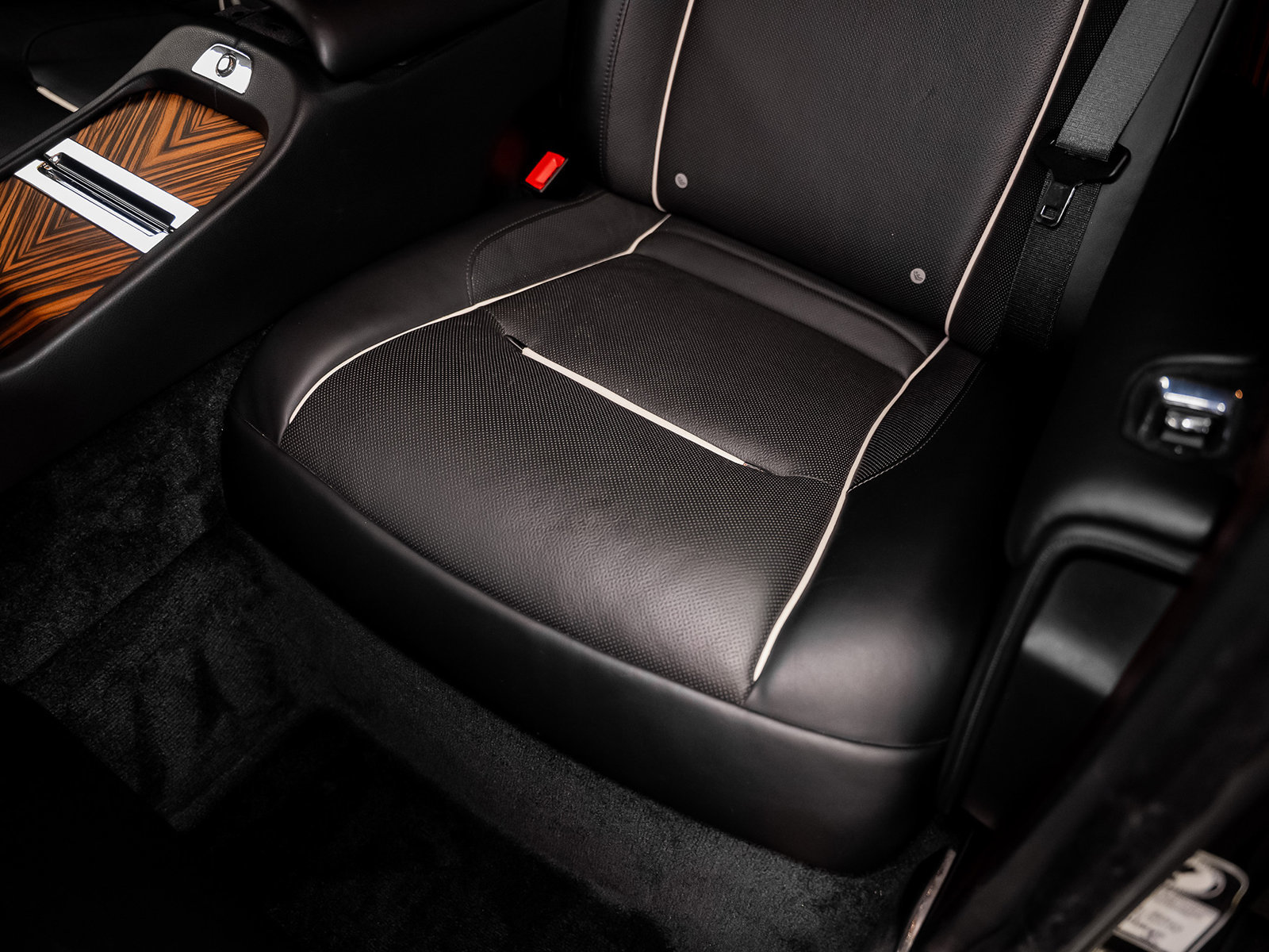 Used 2016 Rolls-Royce Wraith RWD image 37