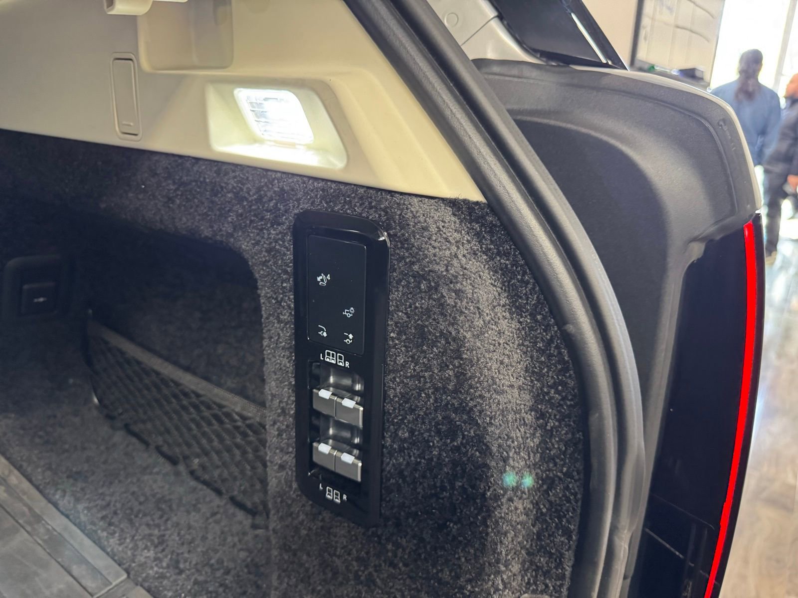 Used 2025 Land Rover Range Rover Long Wheelbase Autobiography image 21