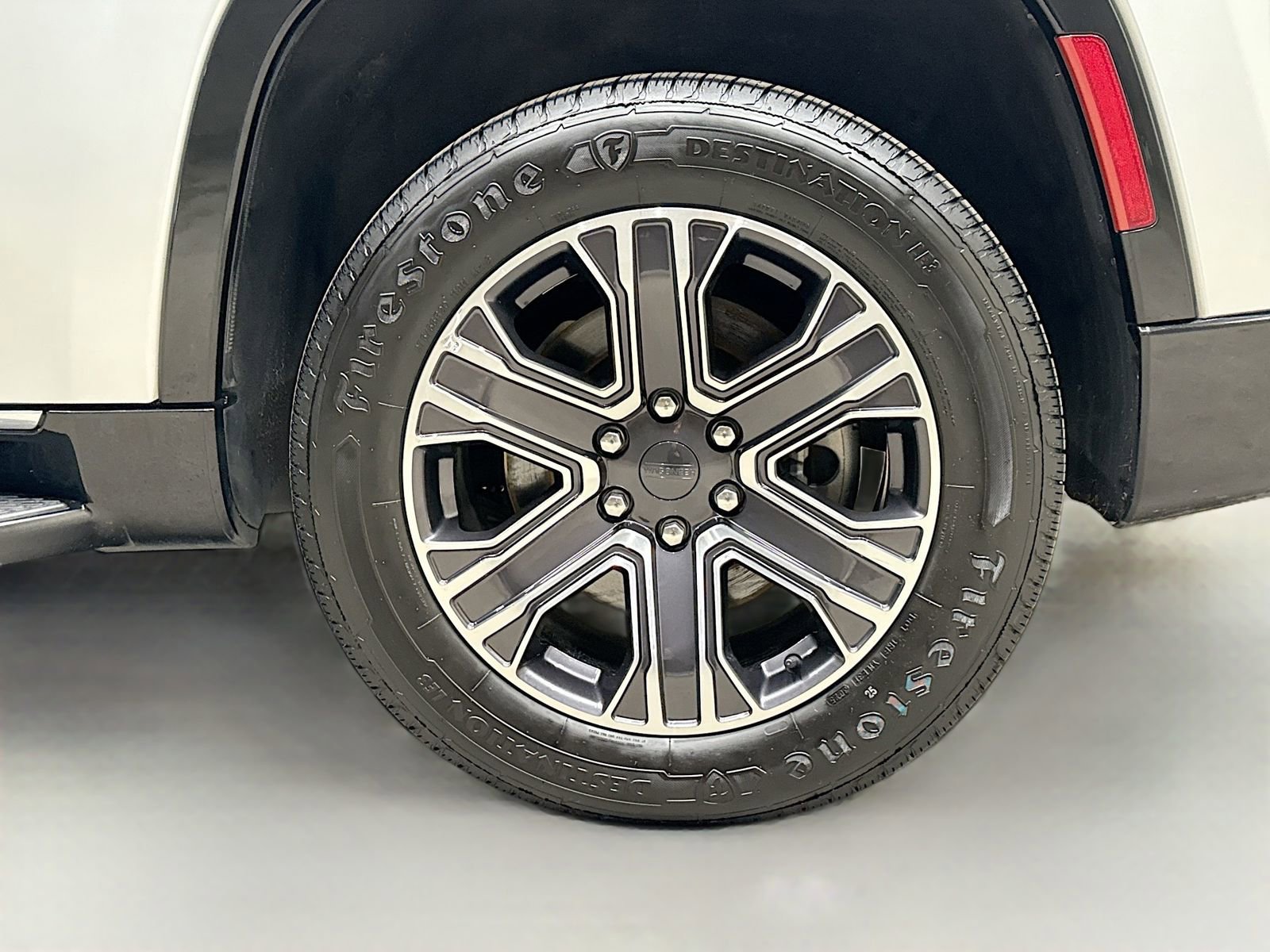 Used 2024 Jeep Wagoneer Series II image 35