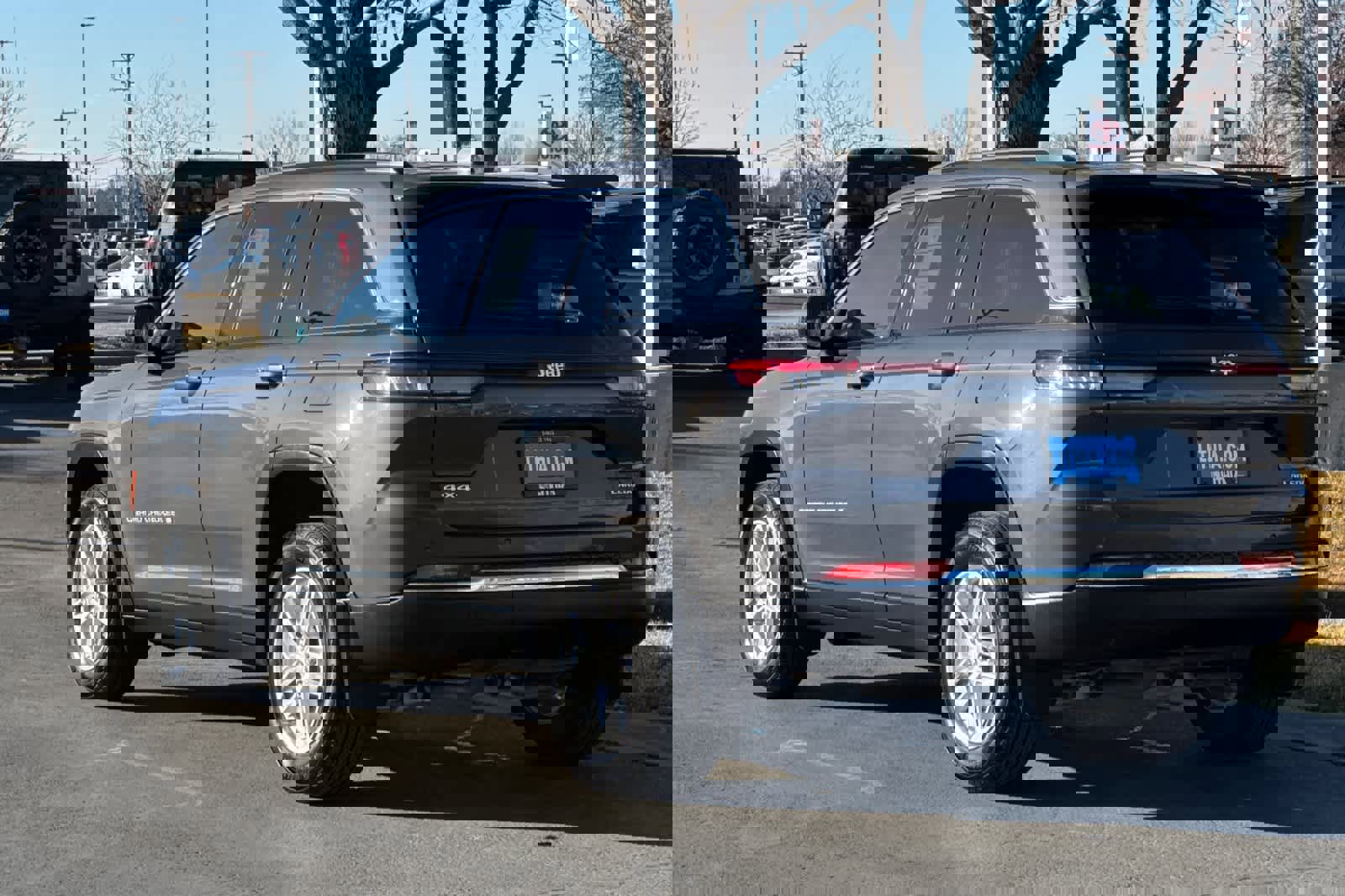 Used 2025 Jeep Grand Cherokee Laredo X w/ Luxury Tech Group I image 6