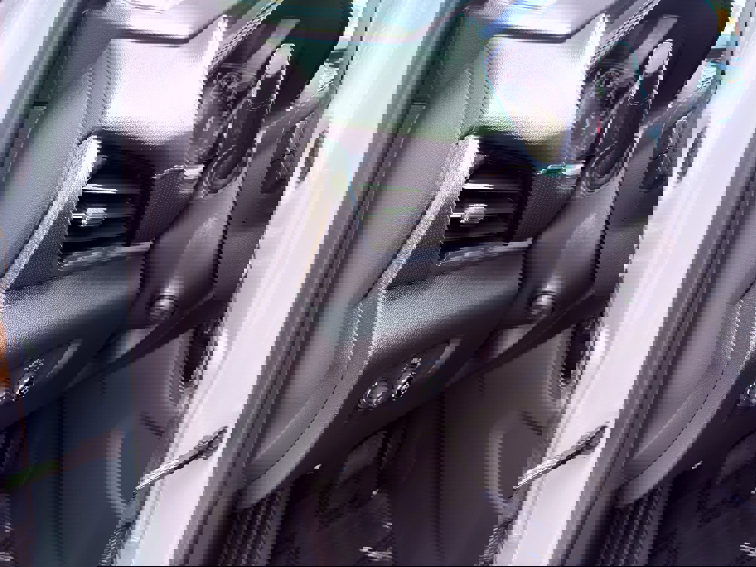 Used 2022 Chevrolet Traverse Premier w/ Redline Edition AWD/4WD image 28