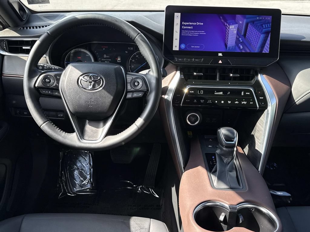 Used 2023 Toyota Venza XLE AWD/4WD image 3