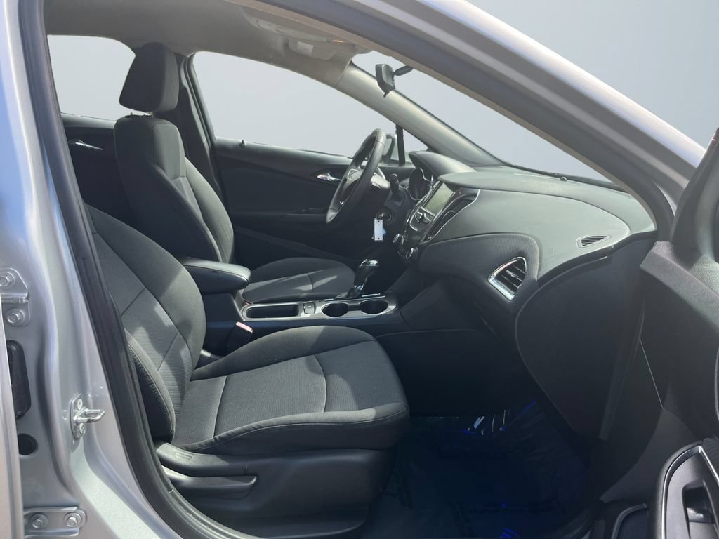 Used 2017 Chevrolet Cruze LT FWD image 15
