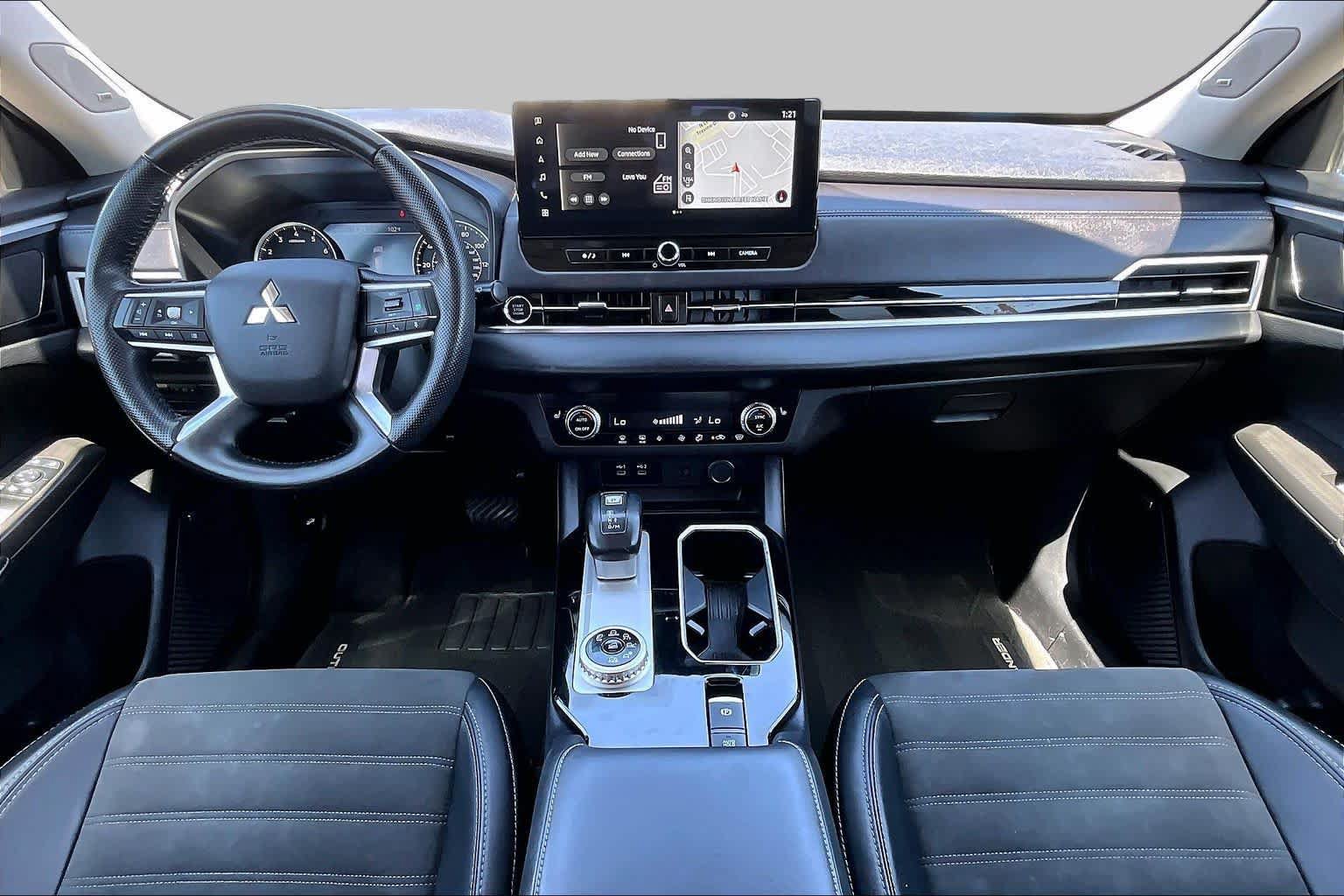 Used 2025 Mitsubishi Outlander SE AWD/4WD image 15