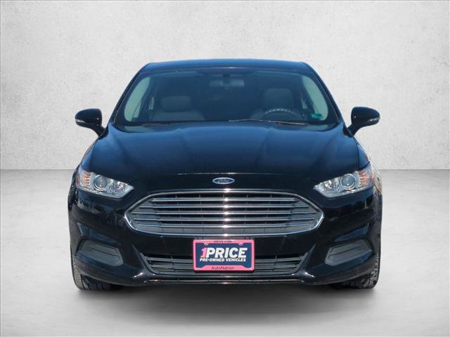 Used 2016 Ford Fusion SE image 2