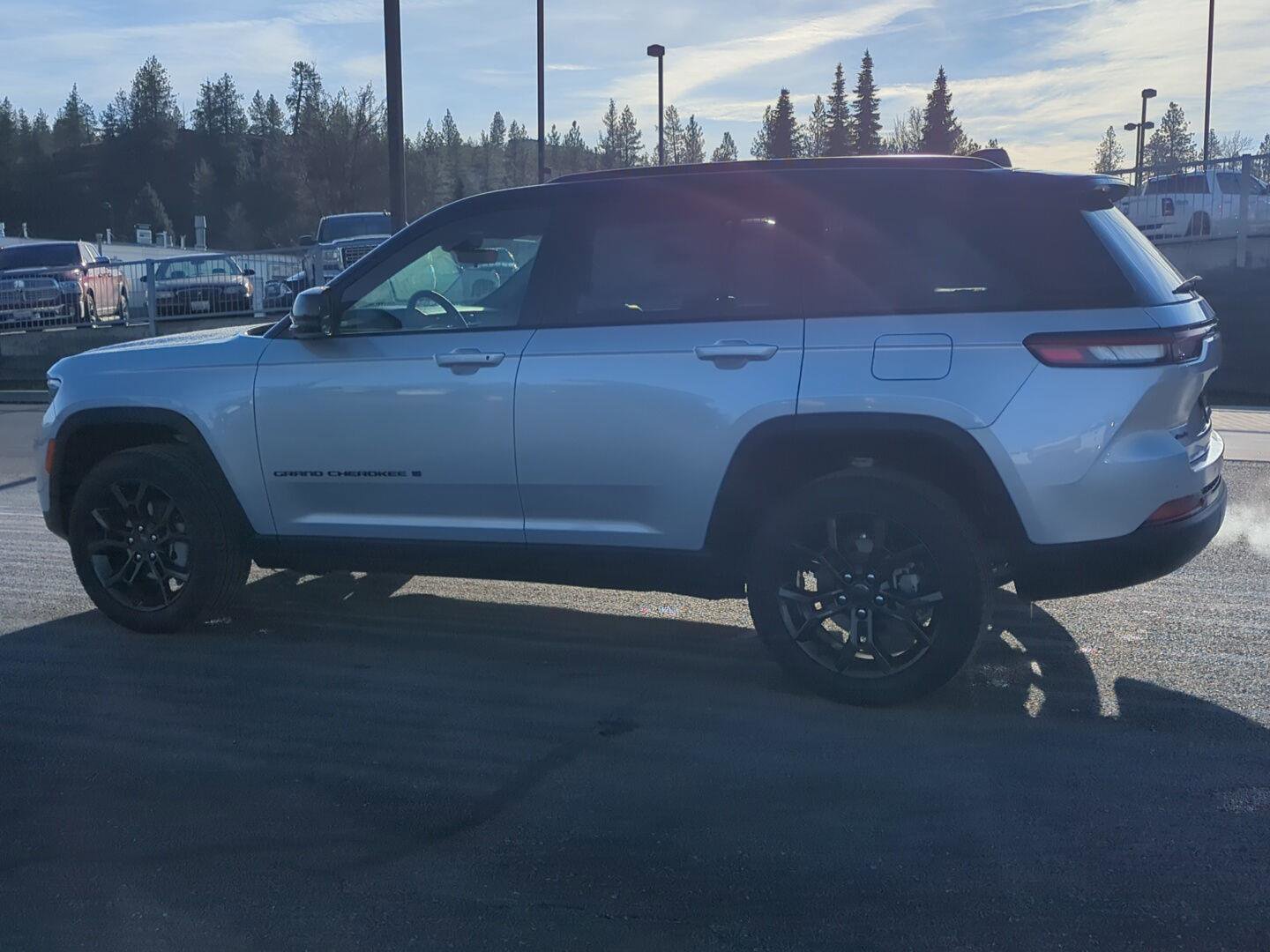 New 2025 Jeep Grand Cherokee Limited image 4