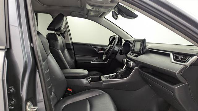 Used 2022 Toyota RAV4 XLE Premium AWD/4WD image 19