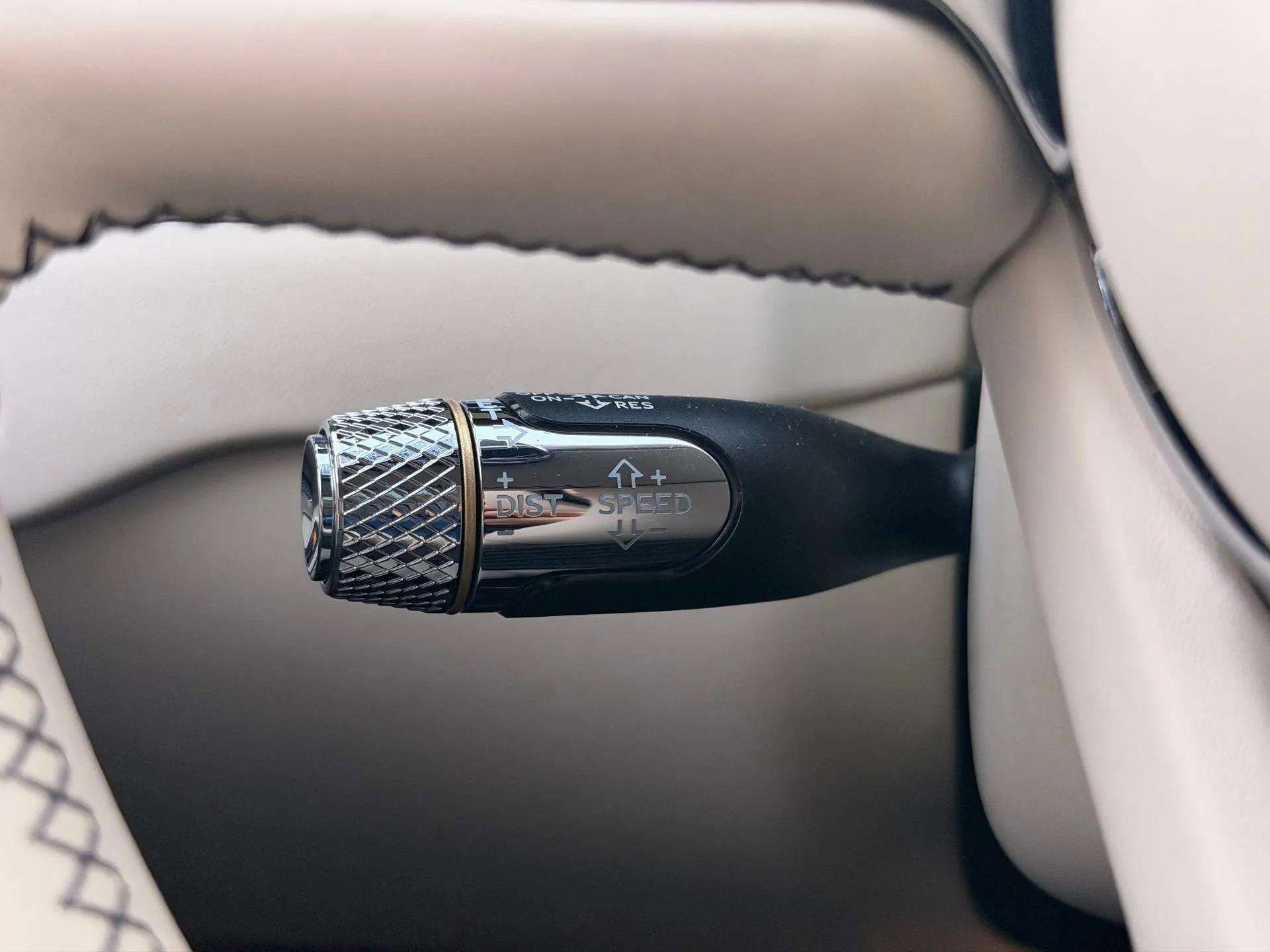 Used 2024 Bentley Flying Spur V8 image 50