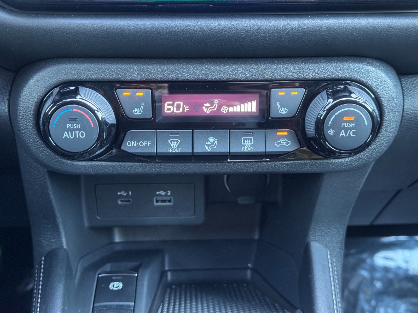 Used 2023 Nissan Kicks SR w/ SR Premium Package FWD image 24