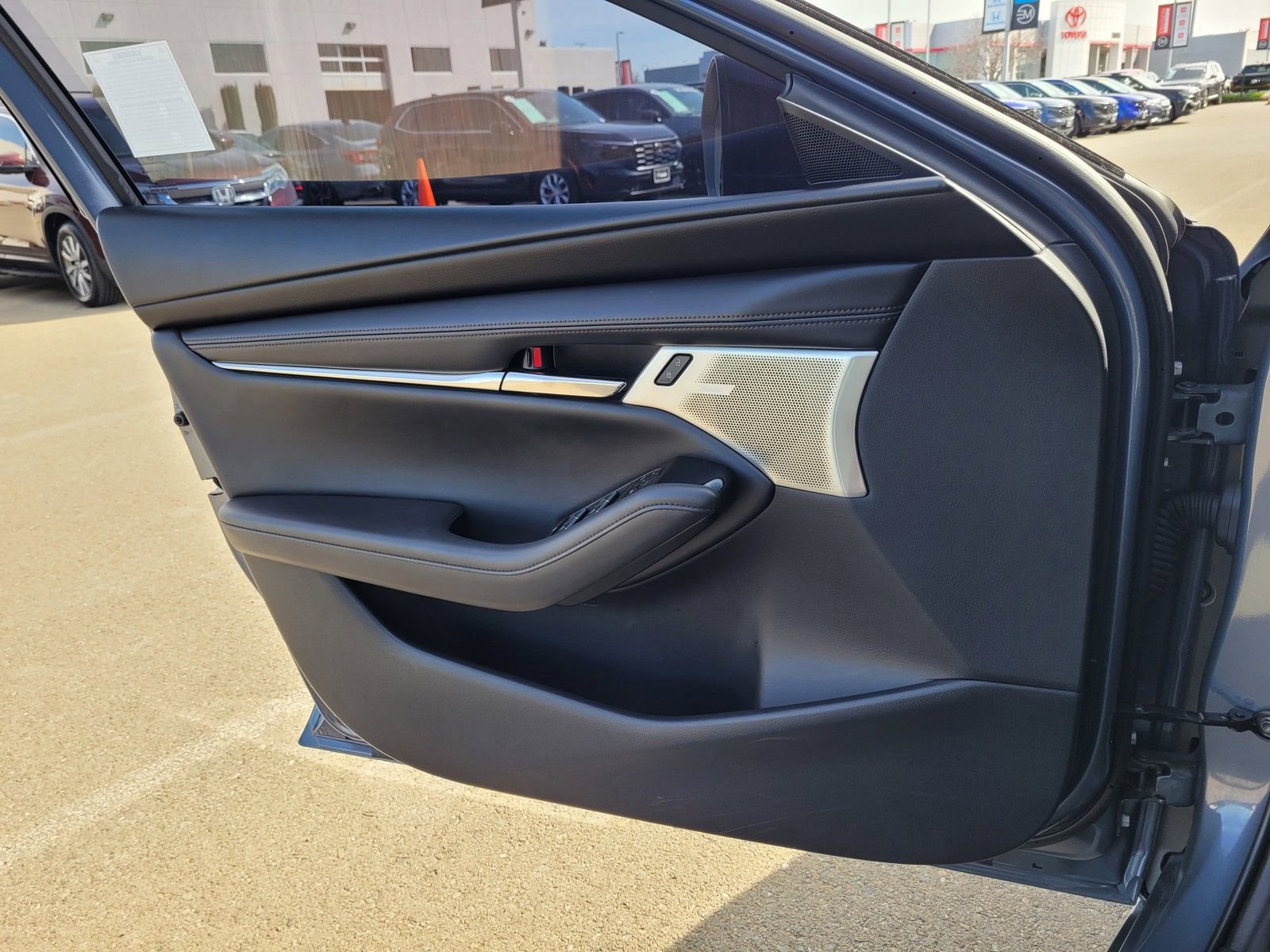 Used 2024 MAZDA MAZDA3 Hatchback w/Premium Plus Pkg image 16