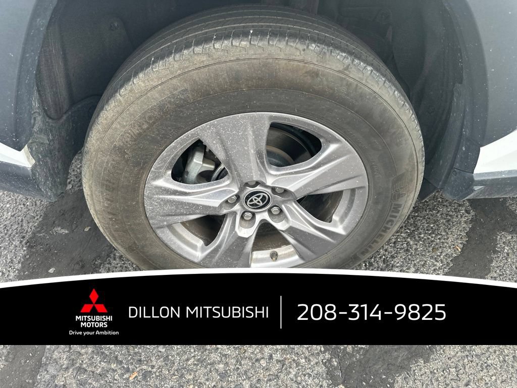 Used 2025 Toyota RAV4 XLE AWD/4WD image 19