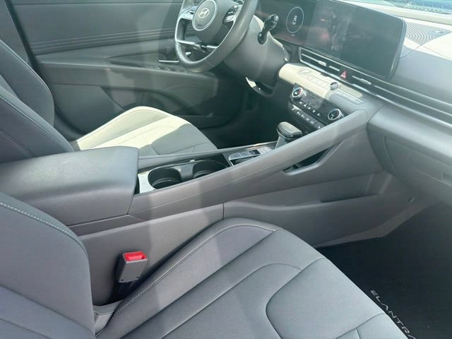 Used 2024 Hyundai Elantra SEL w/ Convenience Package FWD image 12