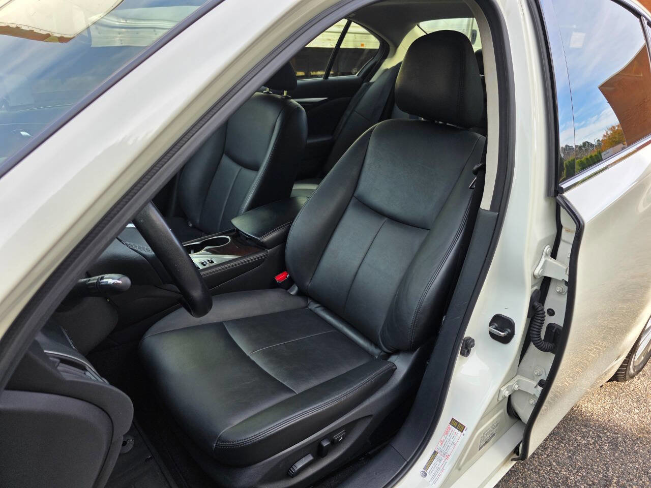 Used 2018 INFINITI Q50 Luxe w/ Essential Package (3.0T Luxe) image 12