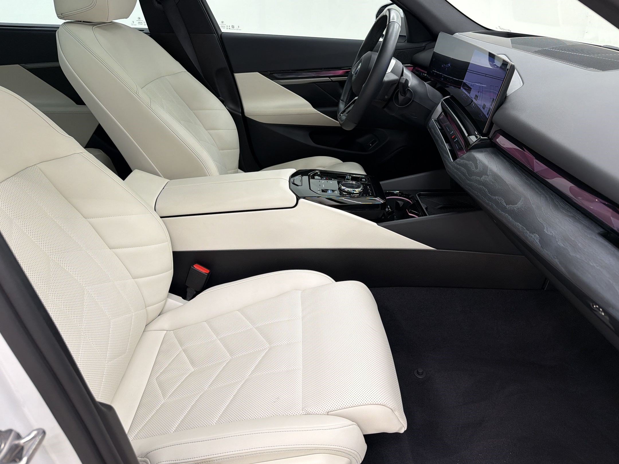 Certified 2024 BMW i5 eDrive40i w/ Executive Package RWD image 28