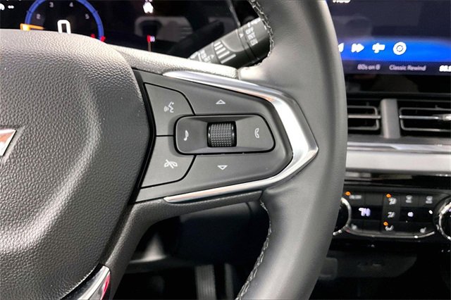 Used 2025 Chevrolet Trax LT w/ LT Convenience Package image 12