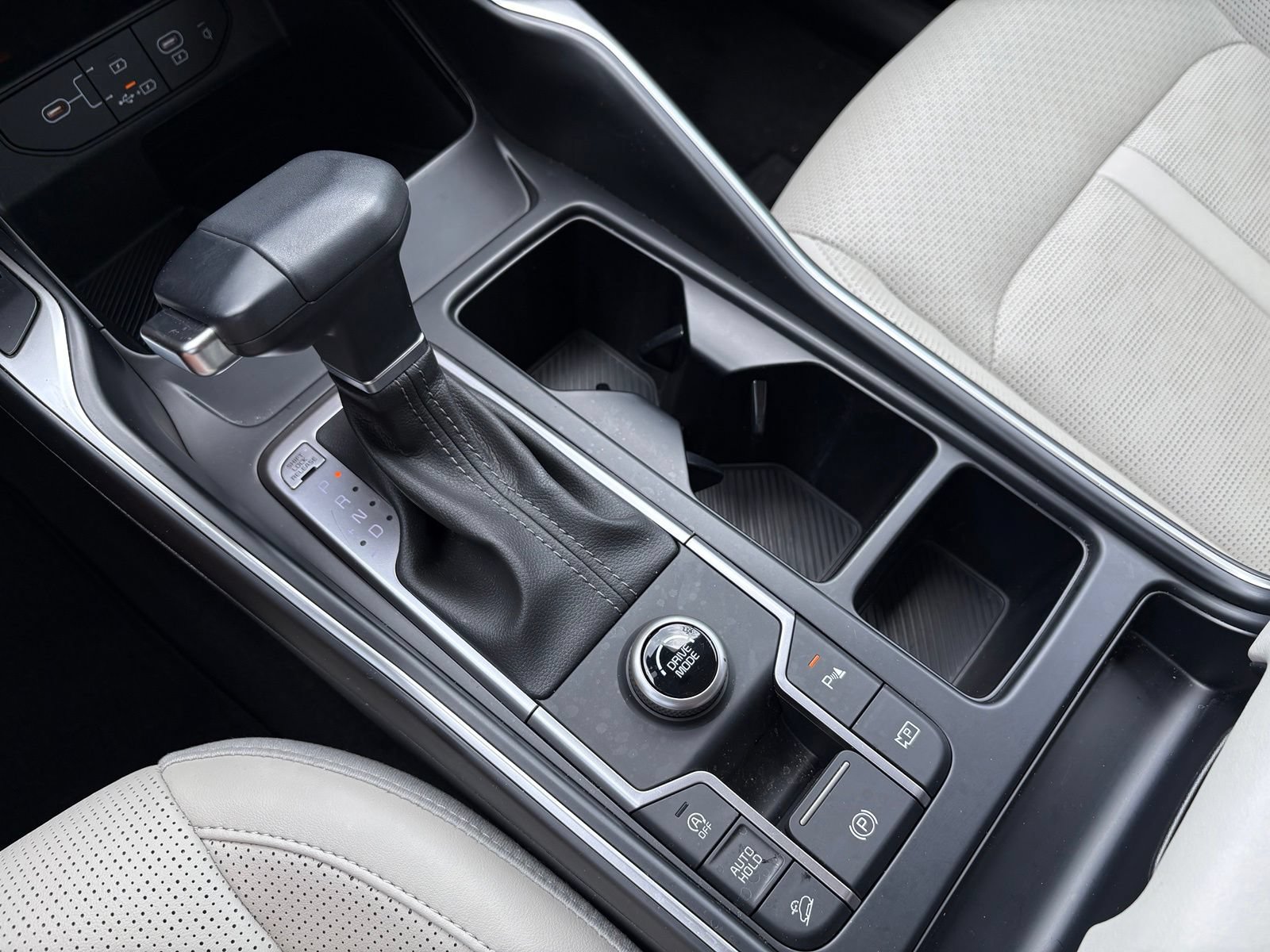 Used 2025 Kia Sorento S FWD image 19