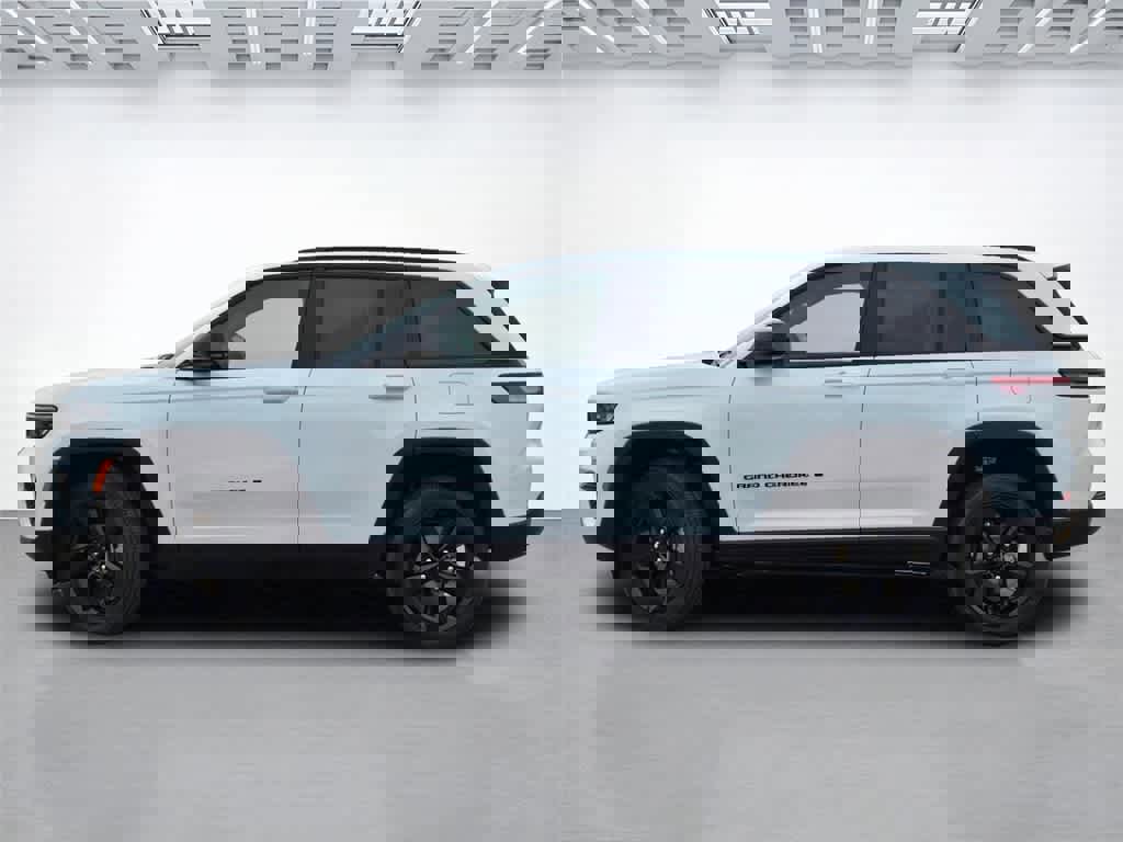 New 2025 Jeep Grand Cherokee Altitude image 3