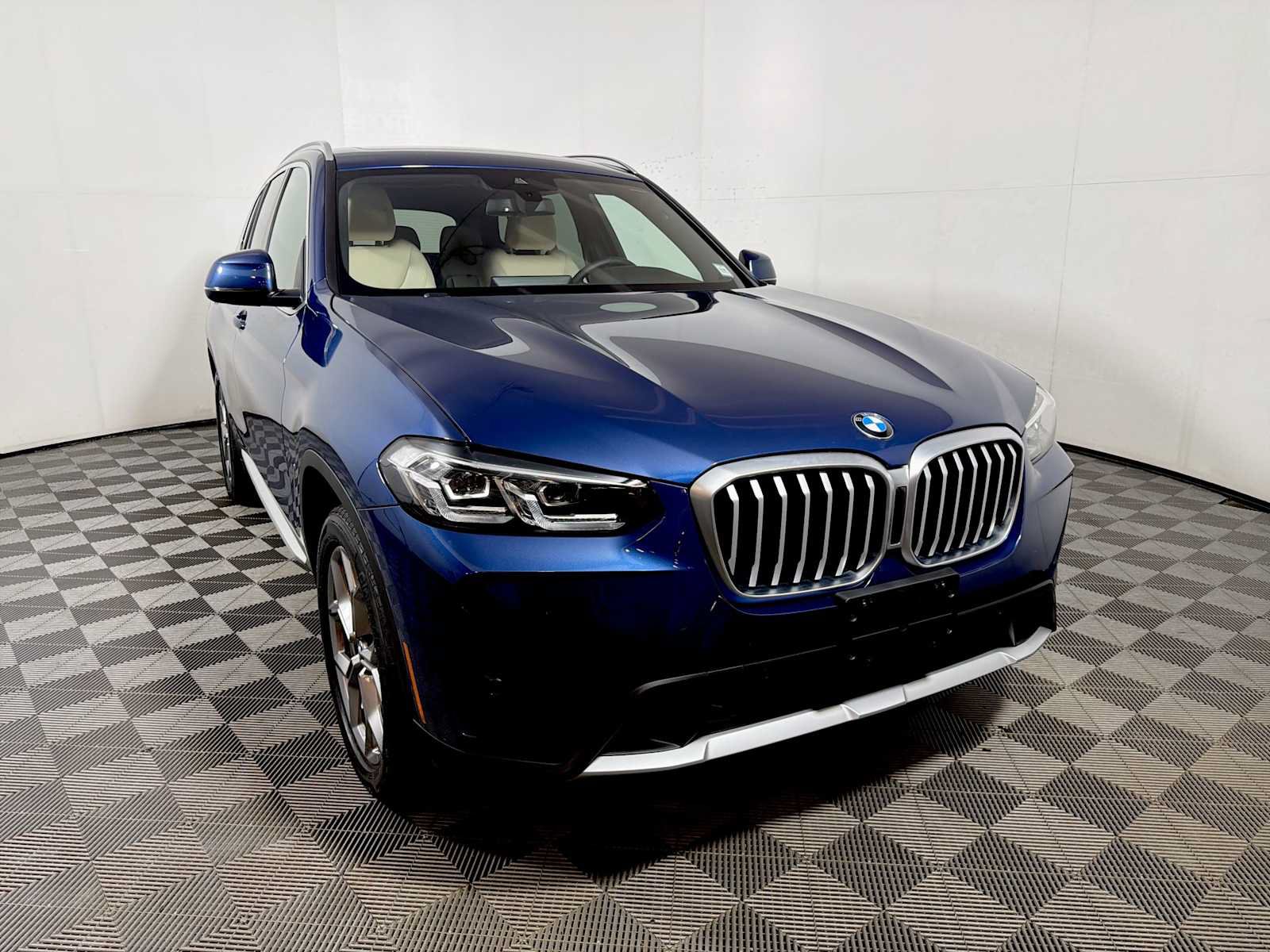 Used 2024 BMW X3 xDrive30i w/ Convenience Package AWD/4WD image 2