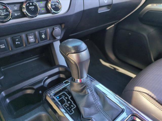 Used 2016 Toyota Tacoma Limited w/ Towing Package AWD/4WD image 12