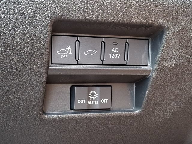 Used 2025 Lexus GX 550 w/ Accessory Package (2T) AWD/4WD image 27