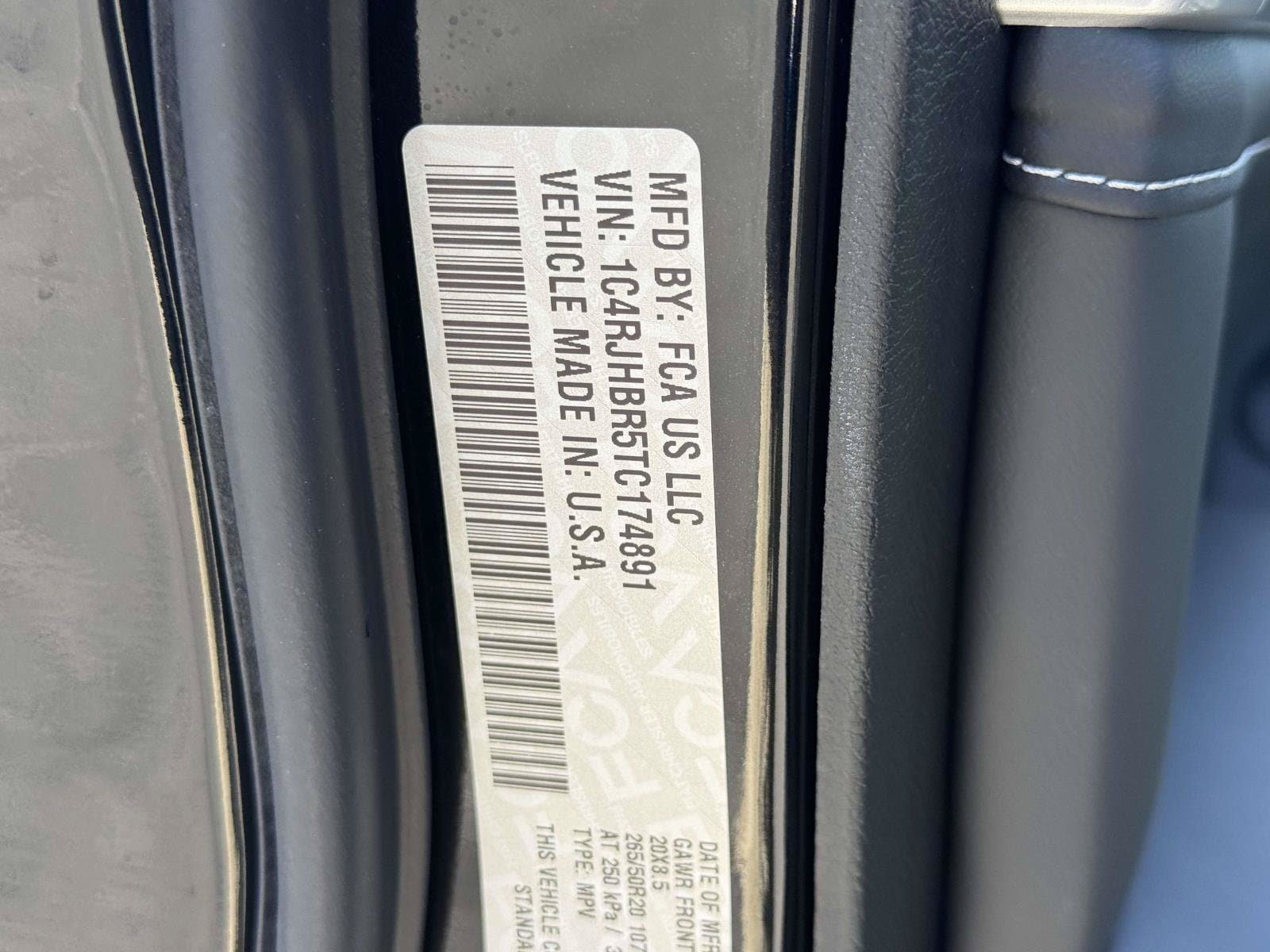 Used 2026 Jeep Grand Cherokee Limited AWD/4WD image 32