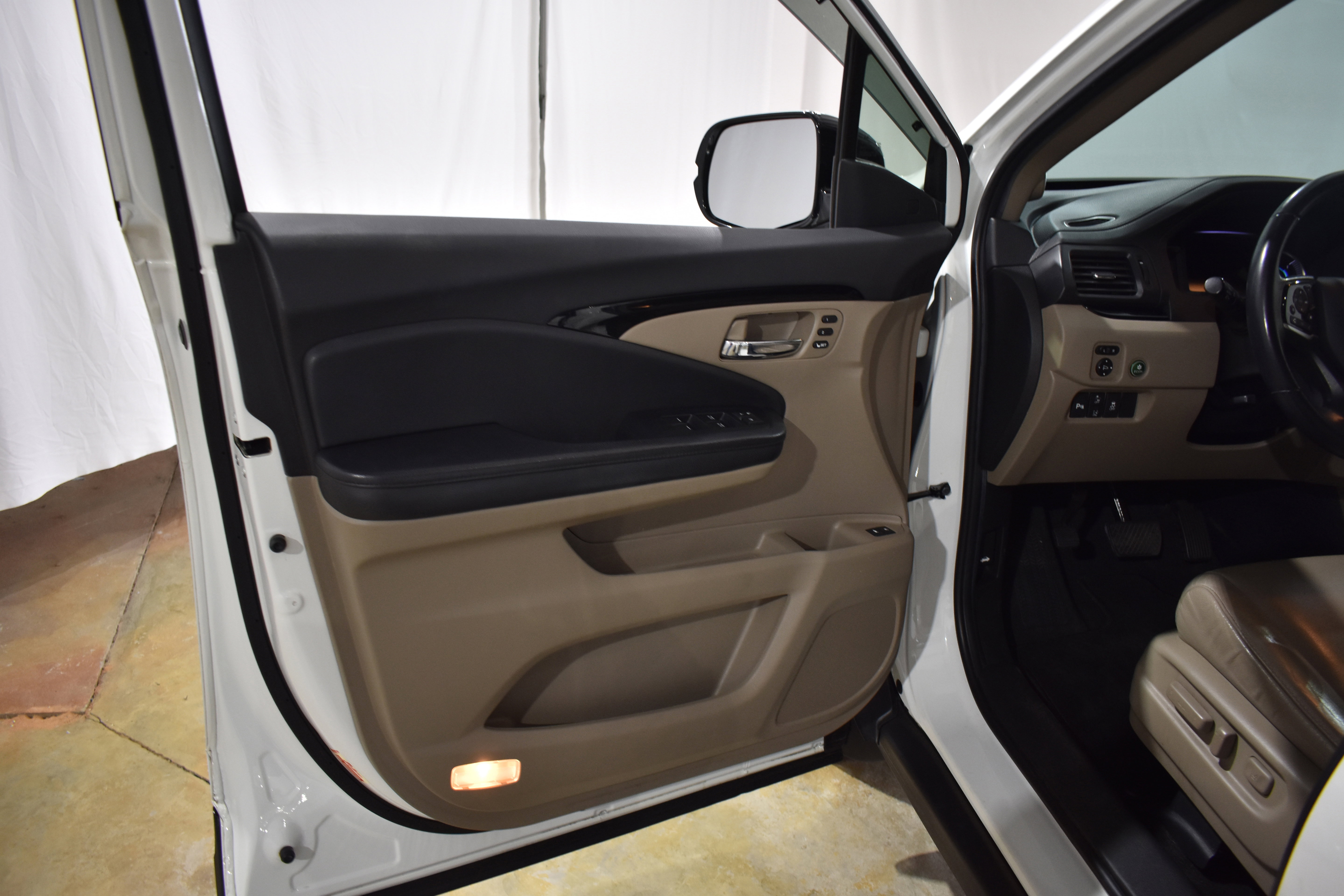 Used 2020 Honda Pilot Touring image 13