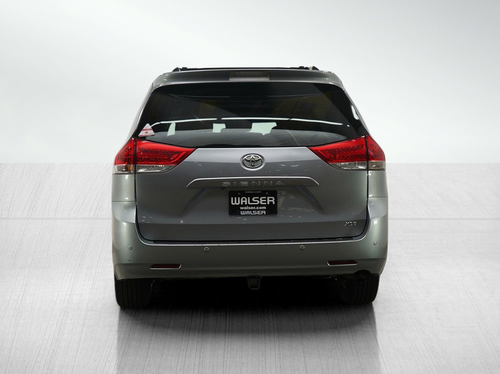 Used 2013 Toyota Sienna XLE w/ Entertainment Pkg FWD image 4