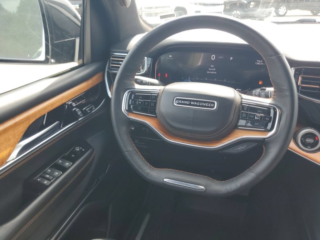 Used 2024 Jeep Grand Wagoneer L Series III AWD/4WD image 7