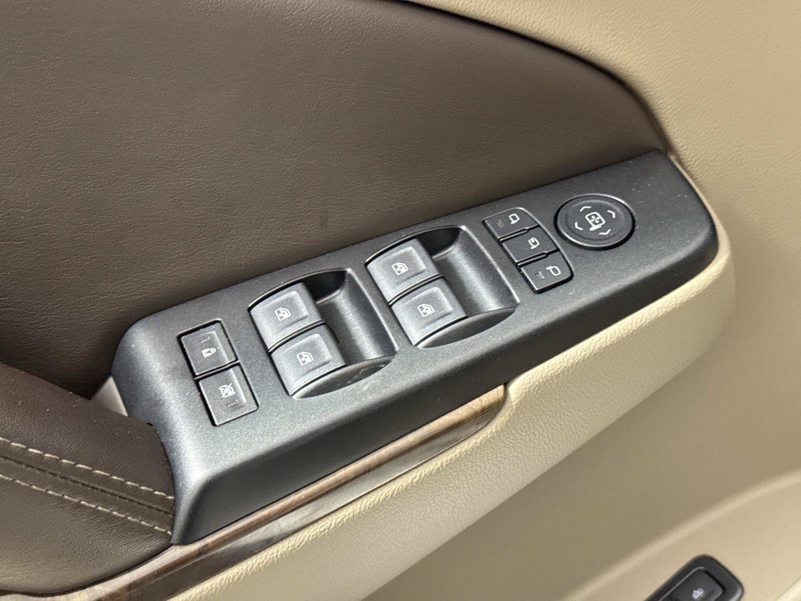 Used 2019 Chevrolet Tahoe LT w/ Luxury Package AWD/4WD image 18