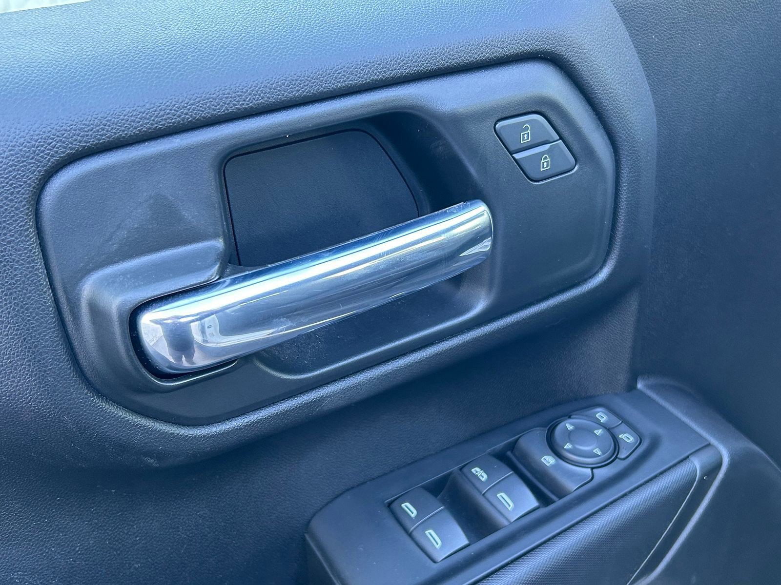 Used 2023 Chevrolet Silverado 1500 Custom image 9