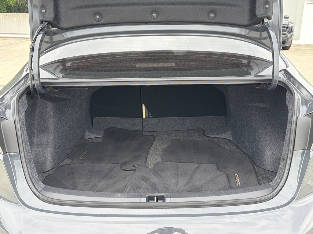 Used 2025 Toyota Corolla LE FWD image 6