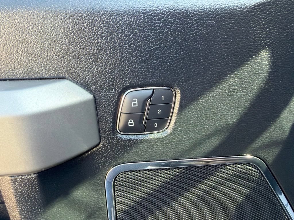 Used 2019 Ford F150 Lariat w/ Equipment Group 502A Luxury AWD/4WD image 23