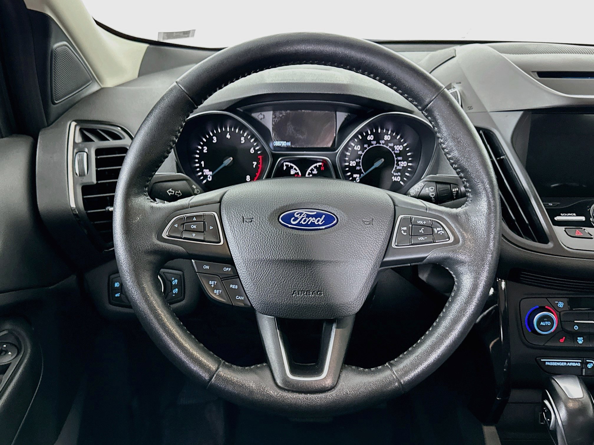 Used 2018 Ford Escape Titanium AWD/4WD image 17