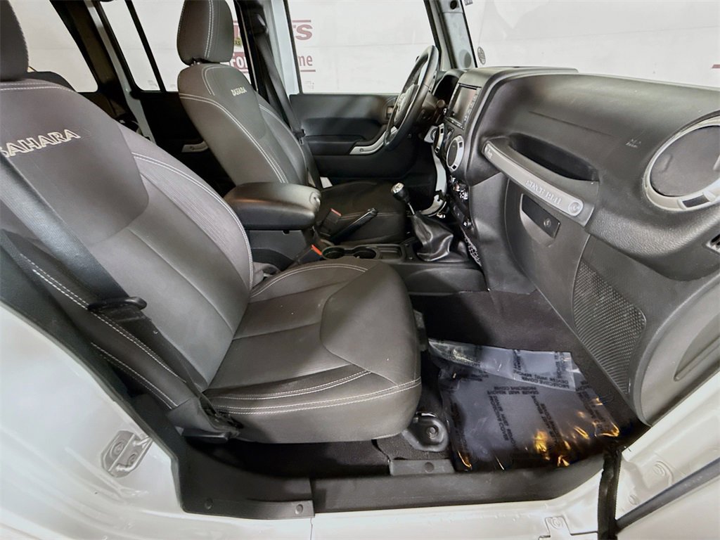 Used 2017 Jeep Wrangler Unlimited Sahara w/ Connectivity Group image 27