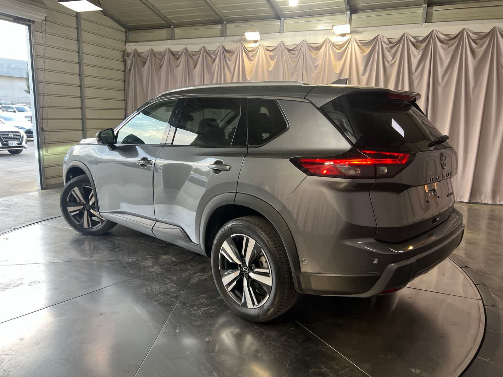 Used 2026 Nissan Rogue SL AWD/4WD image 7