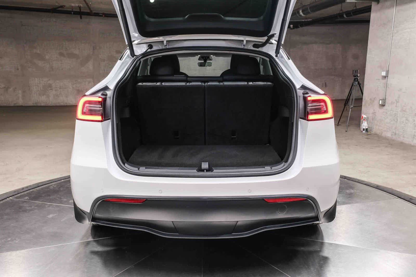 Used 2022 Tesla Model Y Long Range AWD/4WD image 27