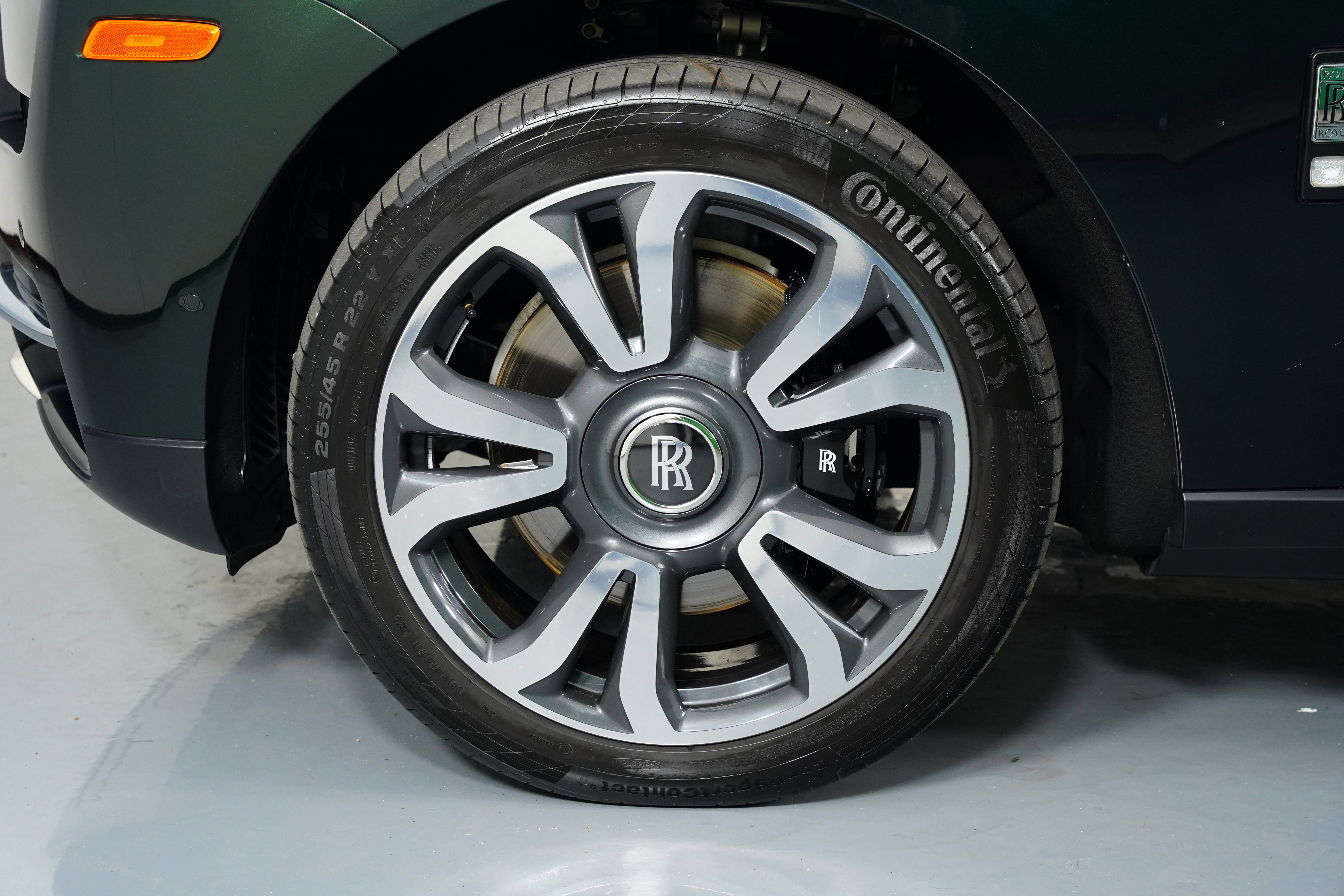 Used 2023 Rolls-Royce Cullinan w/ Cullinan Package image 23