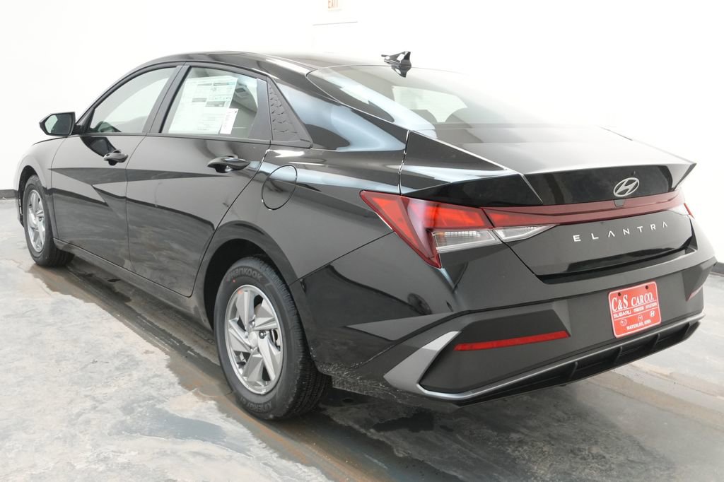 New 2026 Hyundai Elantra SE image 6