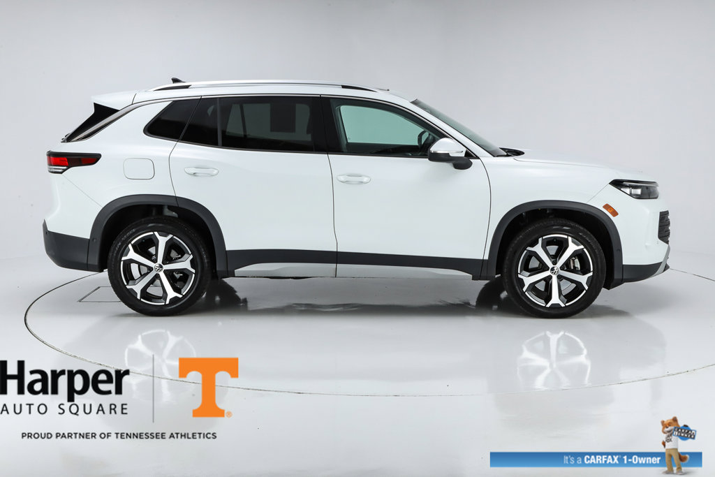 New 2025 Volkswagen Tiguan SE w/ Panoramic Sunroof Package AWD/4WD image 10